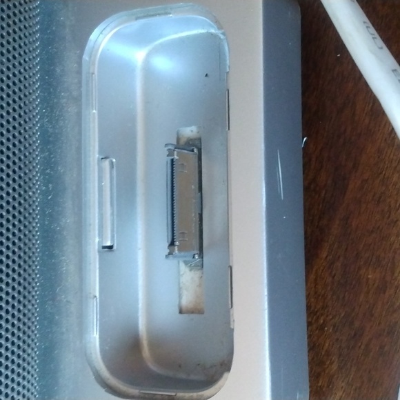 ILive IS208 S Stereo Speaker Clock Docking System iPod Dock Silver - Picture 10 of 10